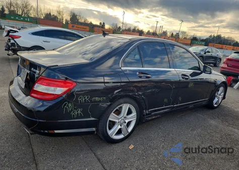 2010 Mercedes-Benz C 300 4Matic z USA, uszkodzony, nr VIN WDDGF8BB2AF383549